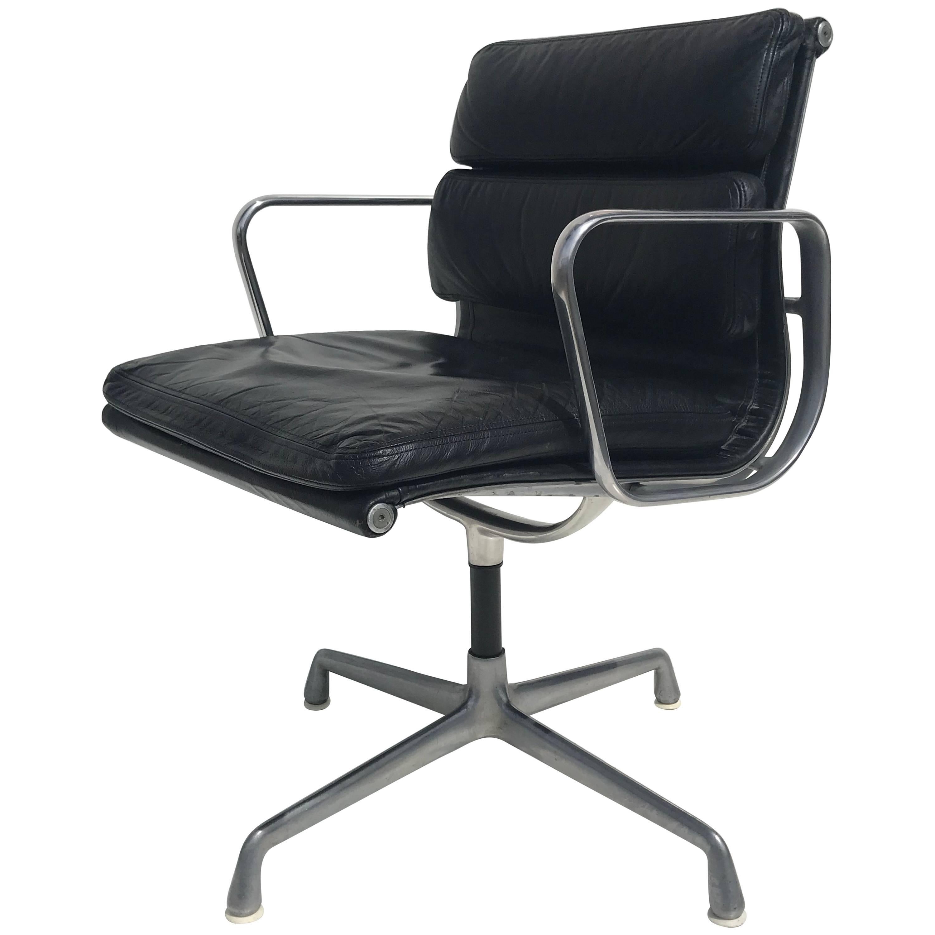 Herman Miller Black Leather Swivelling Soft Pad Chair