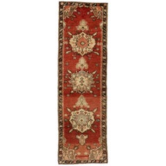 Tapis de couloir turc vintage Oushak à motif médaillon classique, tapis de couloir