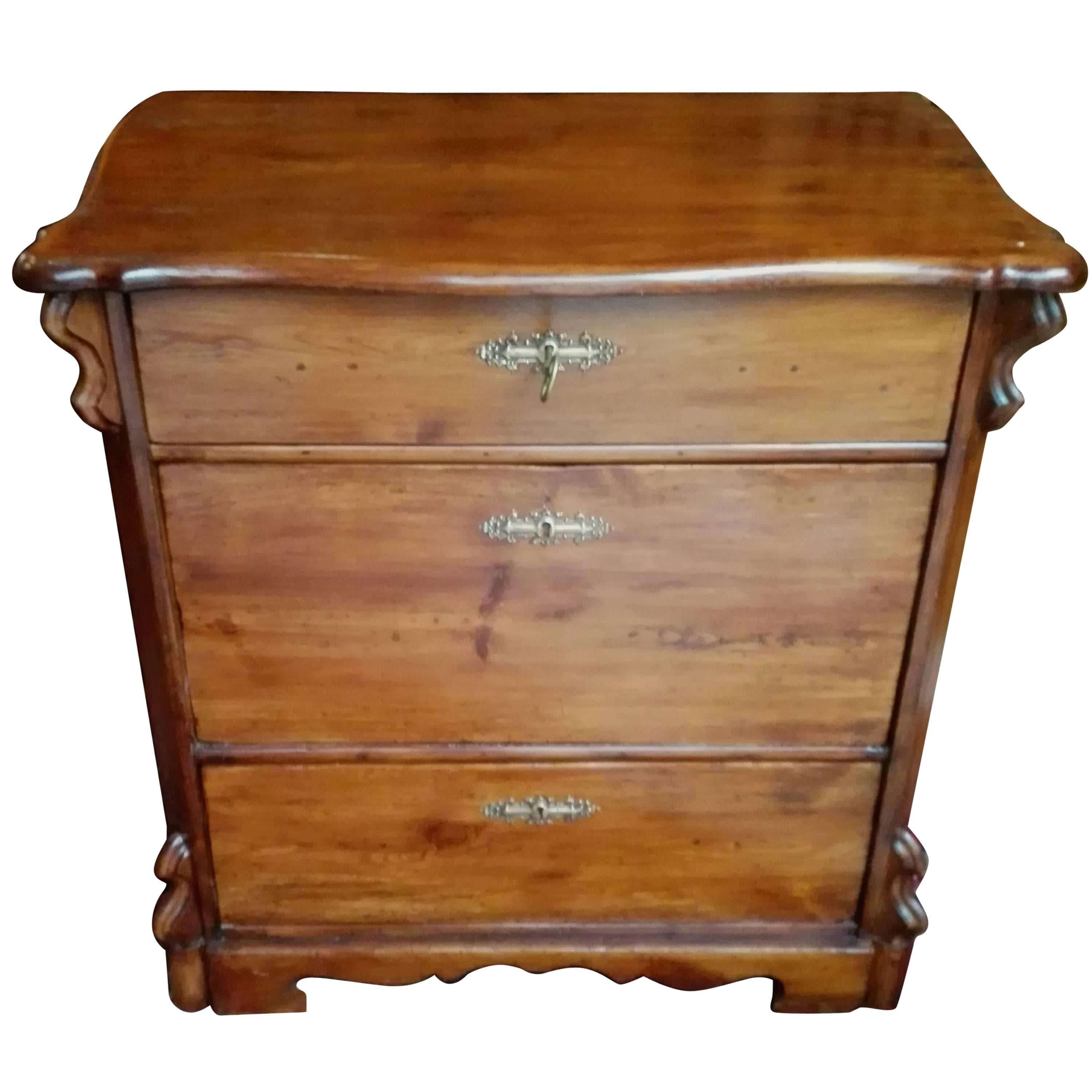 19th Century Louis Philippe Pinewood Chest of Drawers Restored Schellack Patina For Sale