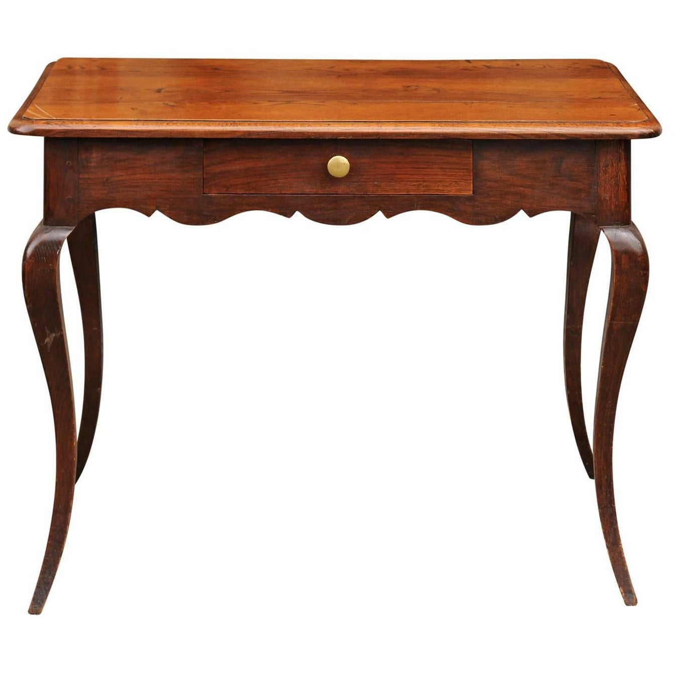 Beistelltisch aus französischer Eiche im Louis-XV-Stil aus den 1820er Jahren mit einer Schublade und Cabriole-Beinen