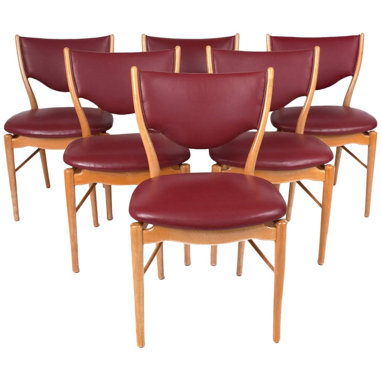 Finn Juhl Sinuous Set of Six Red Dining Chairs in Beech & Leather, Denmark 1950s