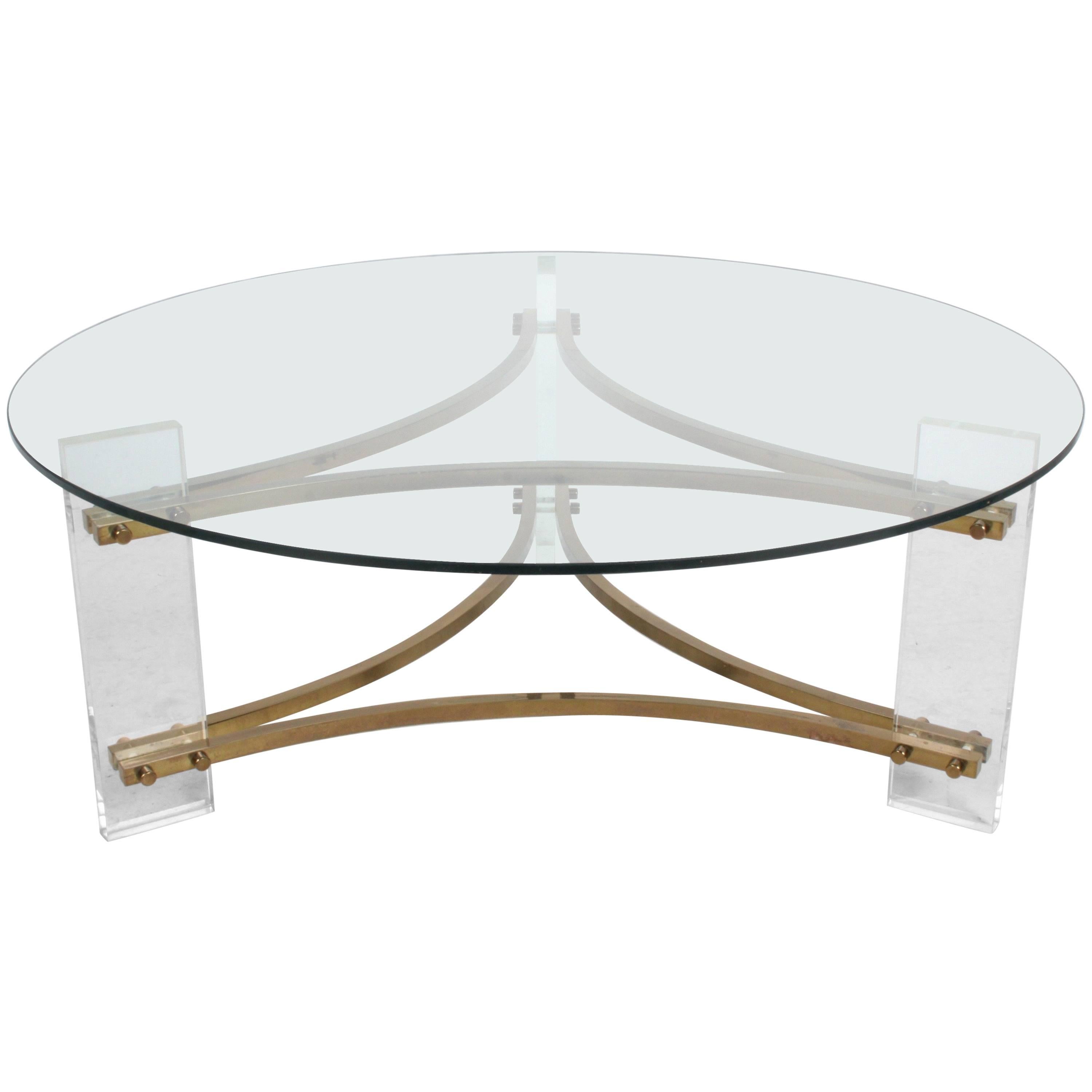 Table basse ronde en lucite et laiton Hollywood Regency 