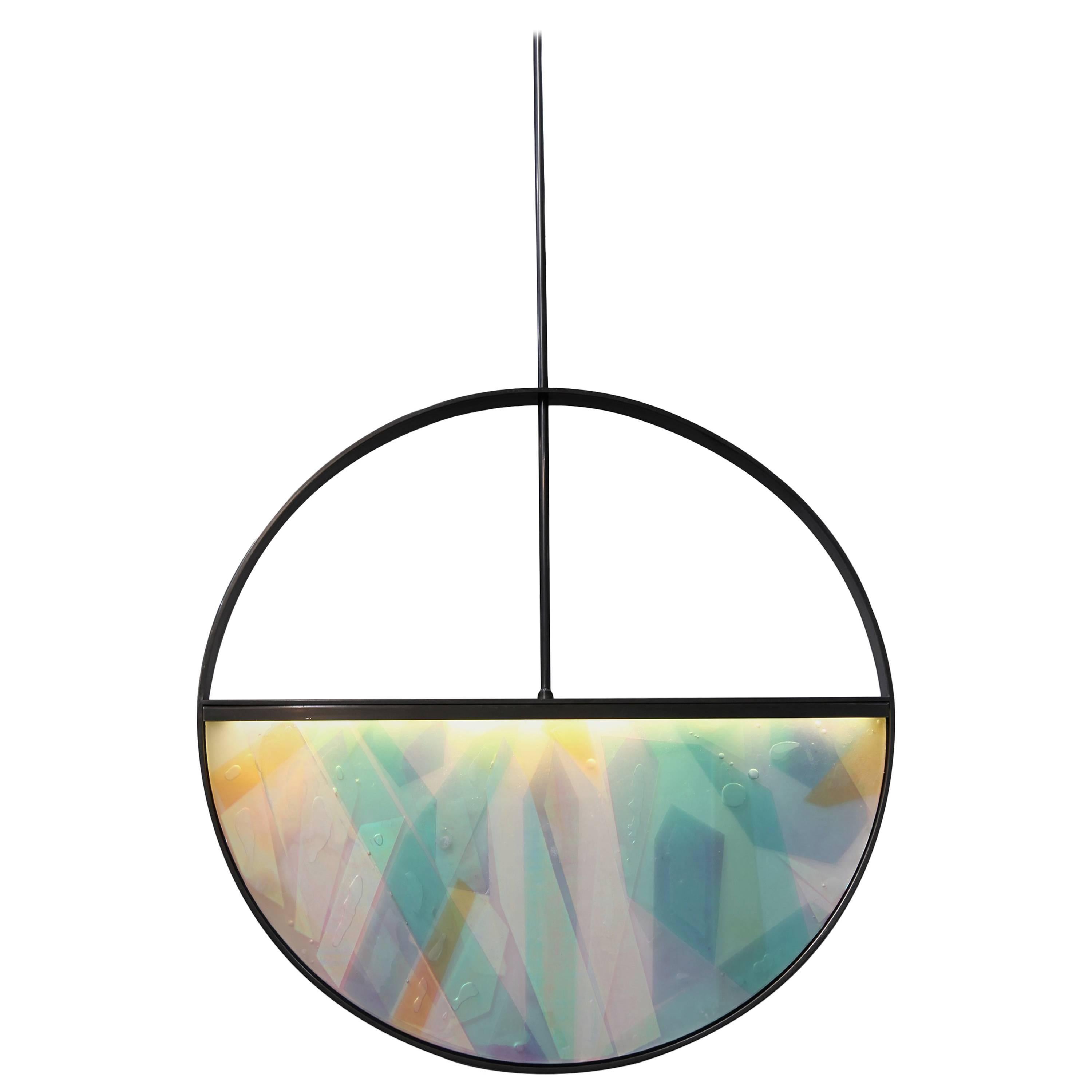 Lampada a sospensione Phase in acciaio annerito contemporaneo con intarsio in resina a strati in vendita