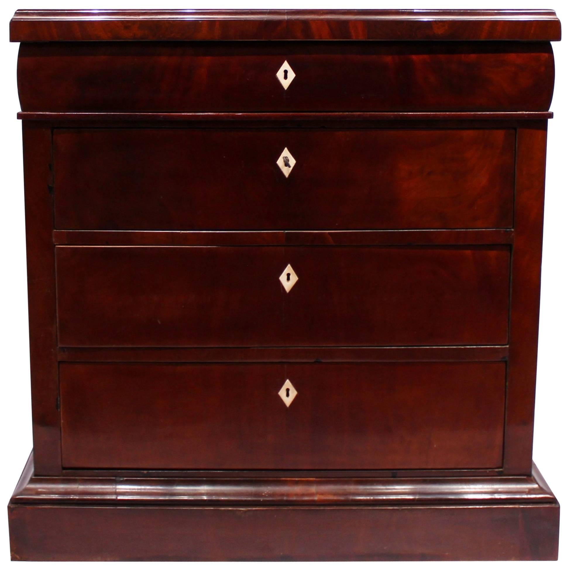 Late Empire Chest of Drawers in Polished Mahogany, 1840s