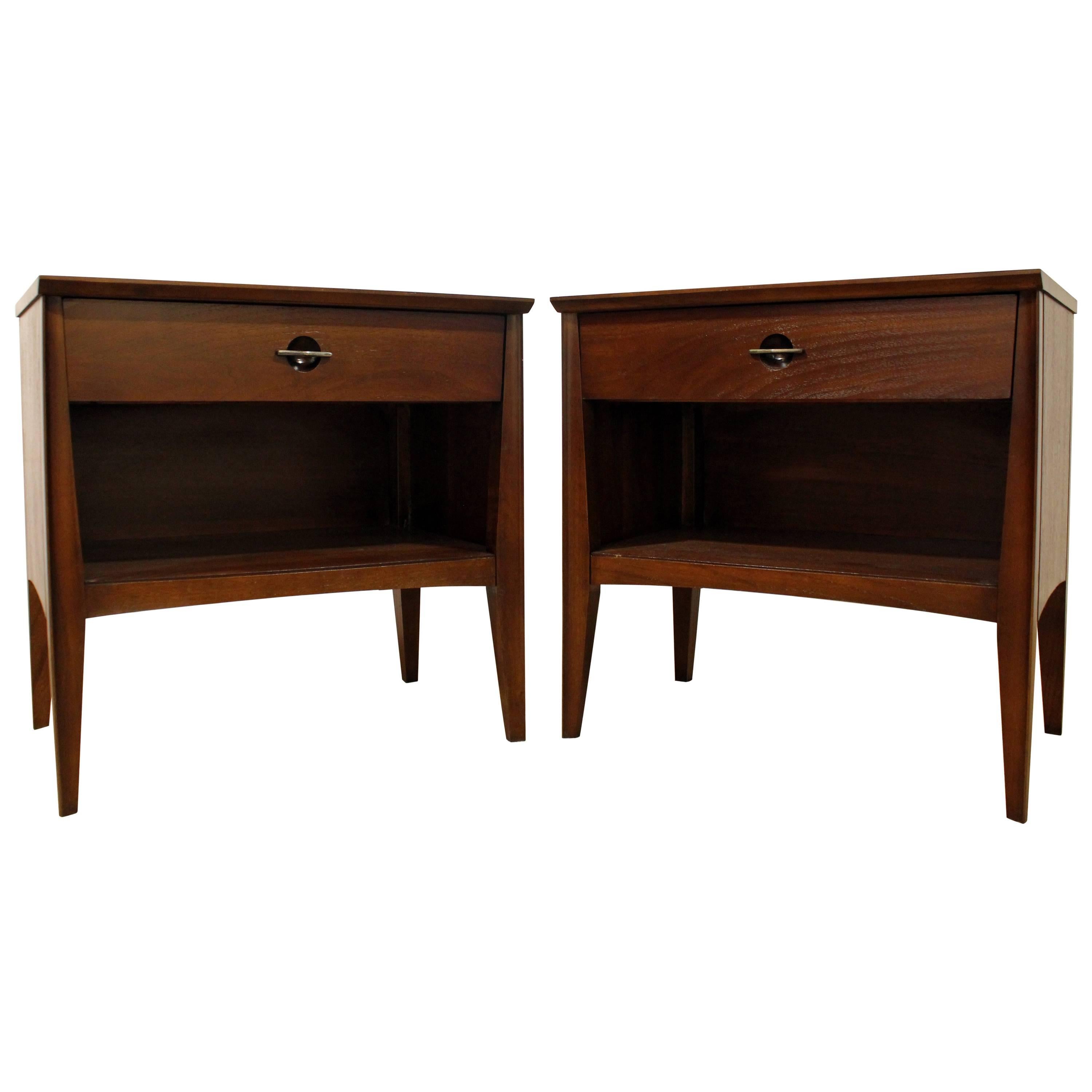 Pair of Mid-Century Modern One-Drawer Walnut Nightstands