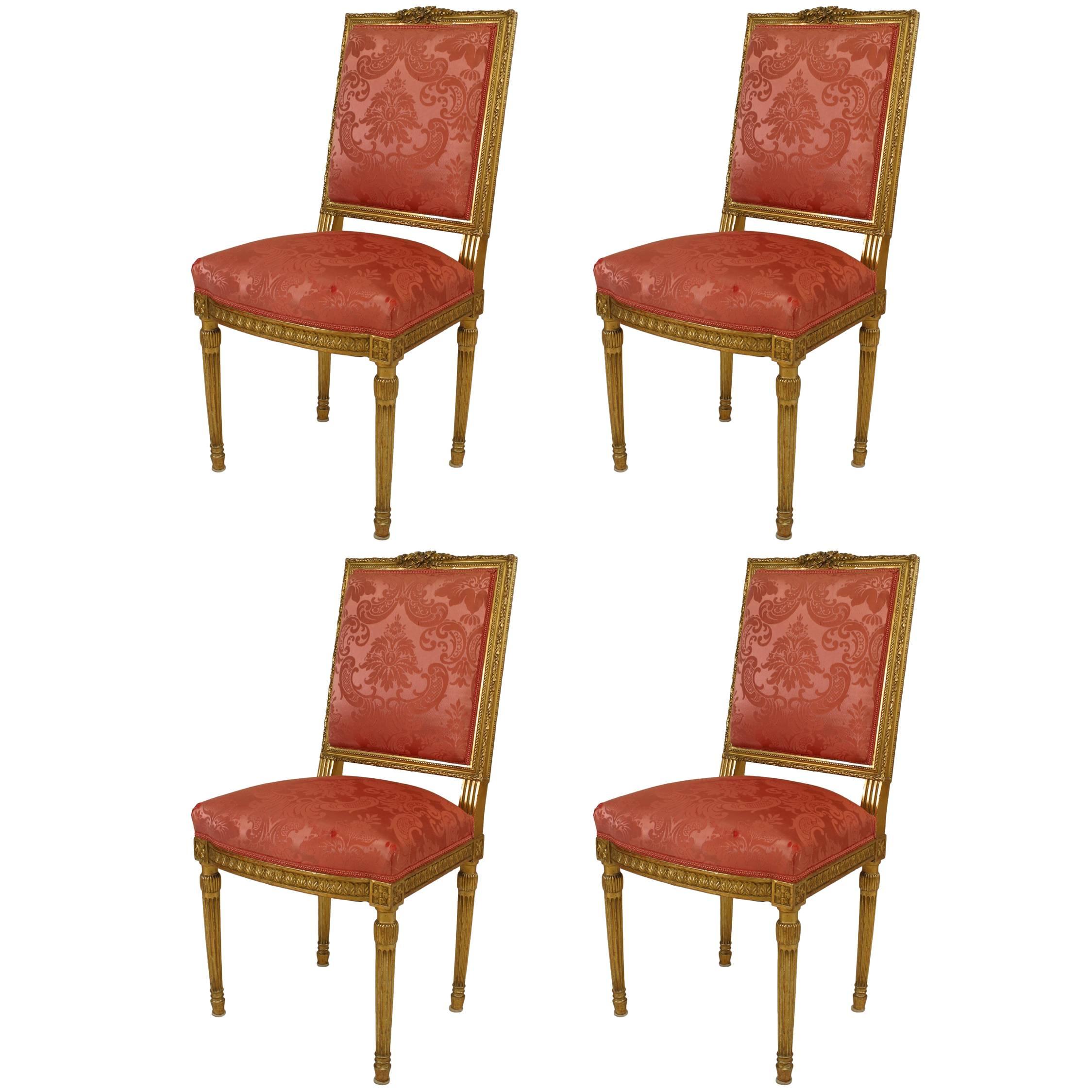 Satz von vier Beistellstühlen aus vergoldetem Holz mit quadratischer Rückenlehne im Louis-XVI-Stil des 19. Jahrhunderts im Angebot
