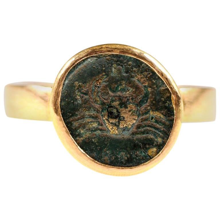 Ancienne pièce de monnaie Bruttium avec motif de crabe sertie dans une bague en or 22 carats