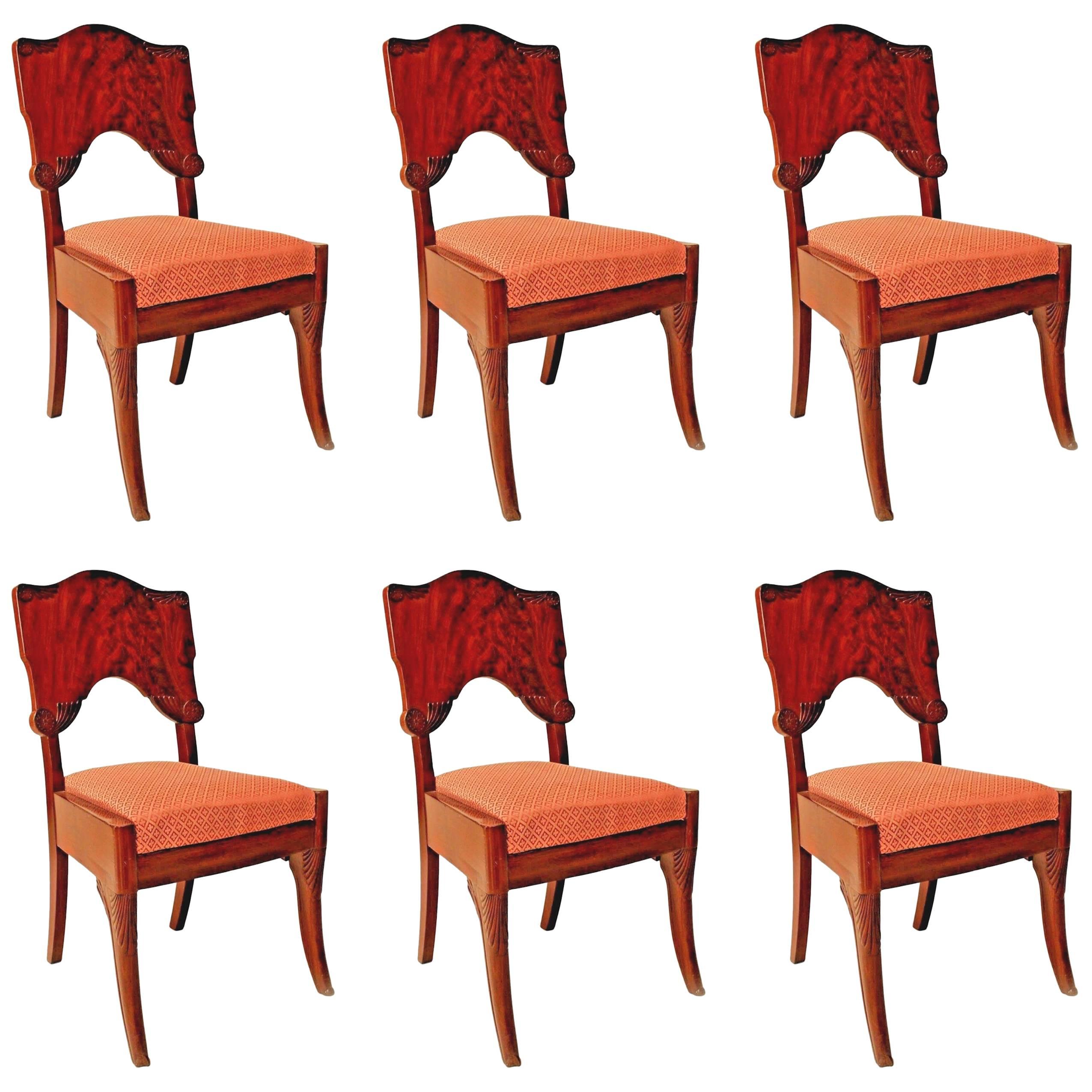 Ensemble de six chaises d'appoint russes néoclassiques de la première moitié du XIXe siècle
