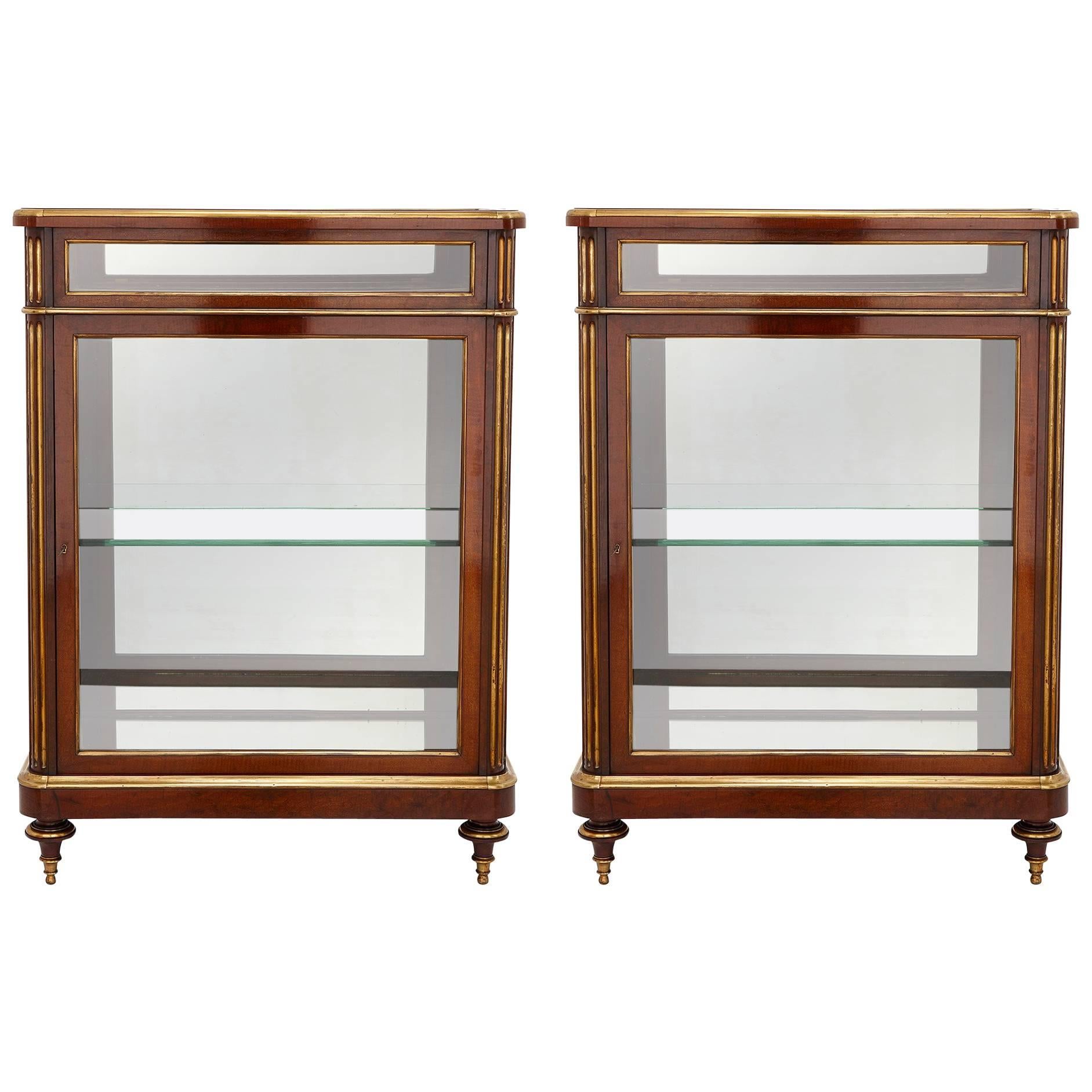 Dos vitrinas de cristal y caoba, S. XIX, Francia