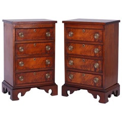 Paire de tables de nuit Chippendale