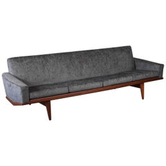 Kleines skulpturales HW-Sofa aus Teakholz