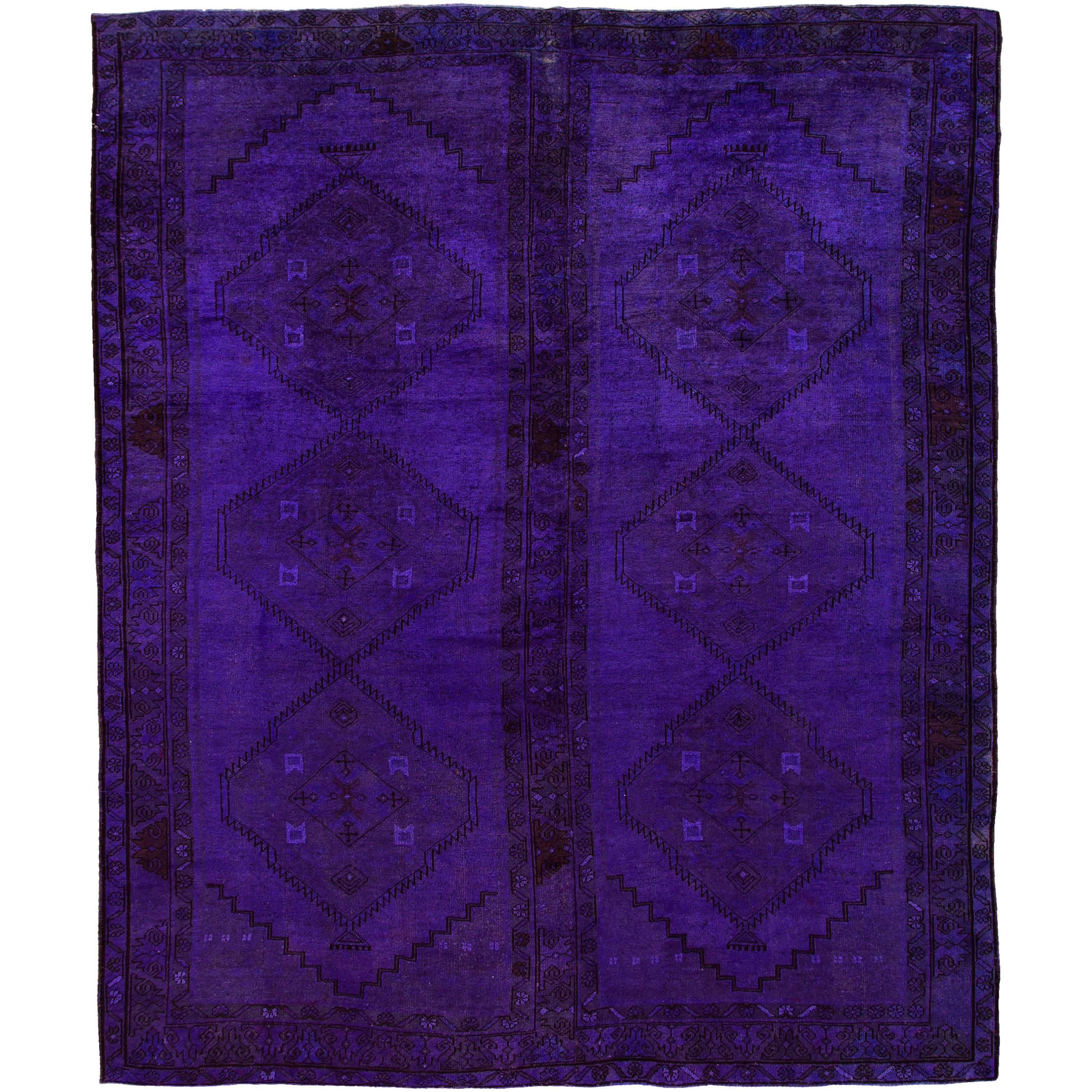 Tapis vintage violet surteint de style Khotan