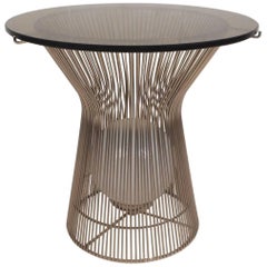 Table d'appoint inhabituelle de style Warren Platner avec une lumière à l'intérieur