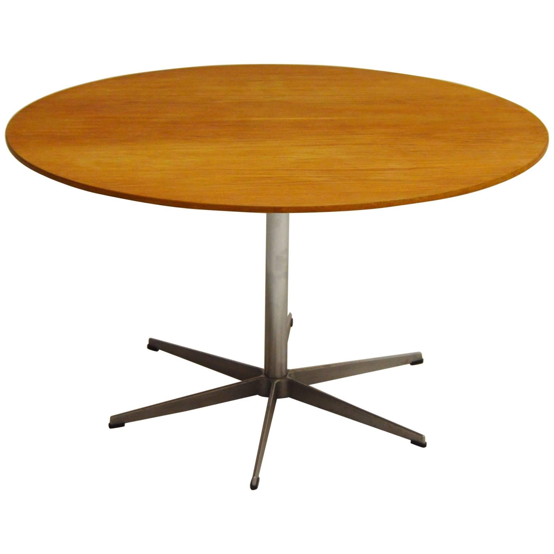 A825 Circular Oak Six Star Table by Arne Jacobsen for Fritz Hansen For Sale