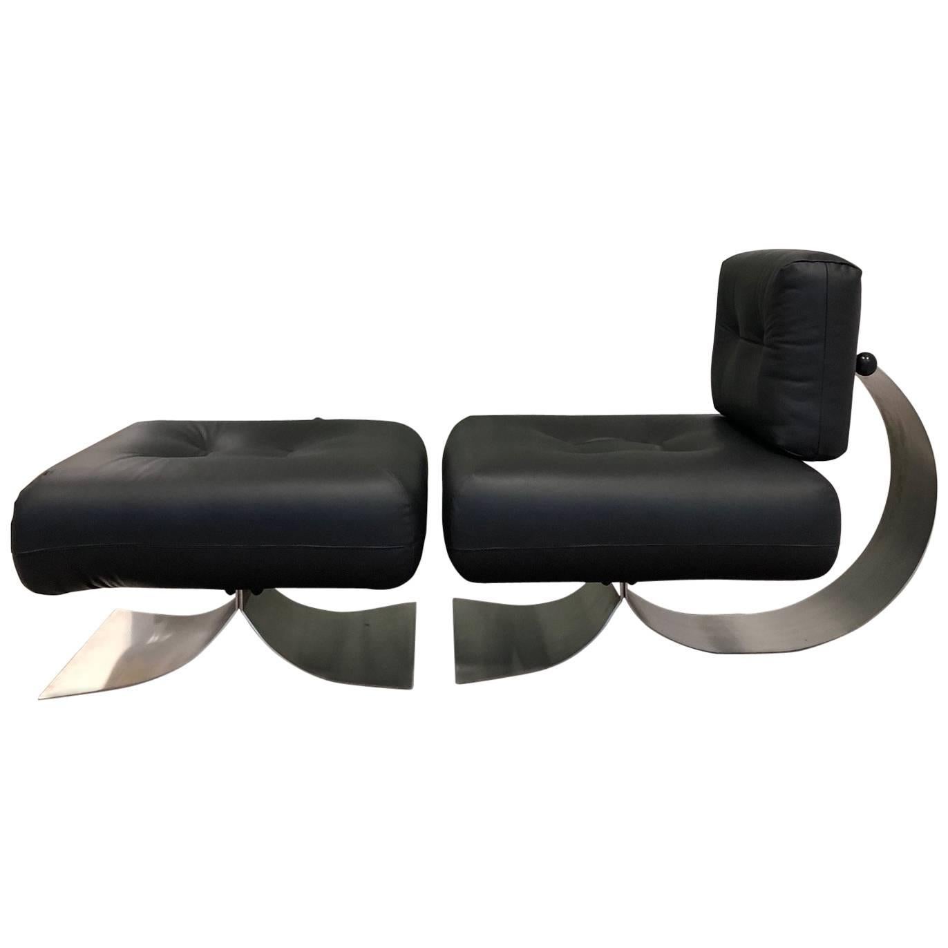 Oscar Niemeyer Alta Chair with Ottoman, 1970s For Sale