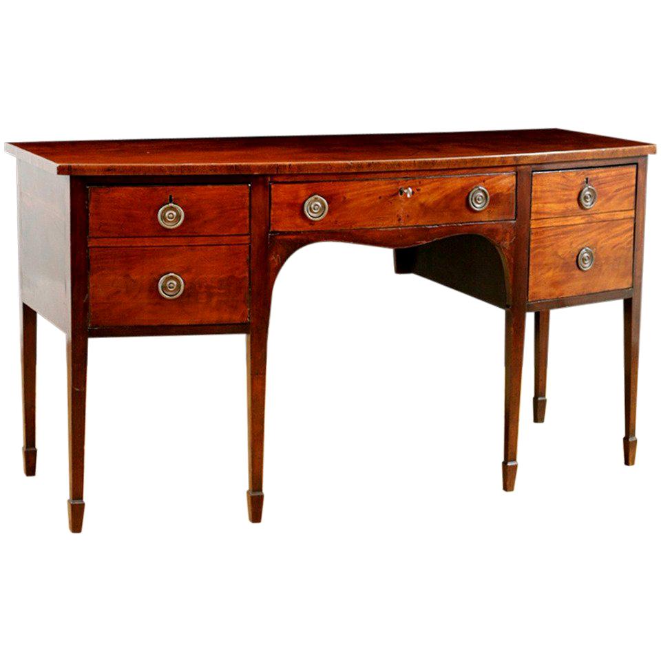 English George III Bow-Front Huntboard or Sideboard in Mahogany, circa  1775