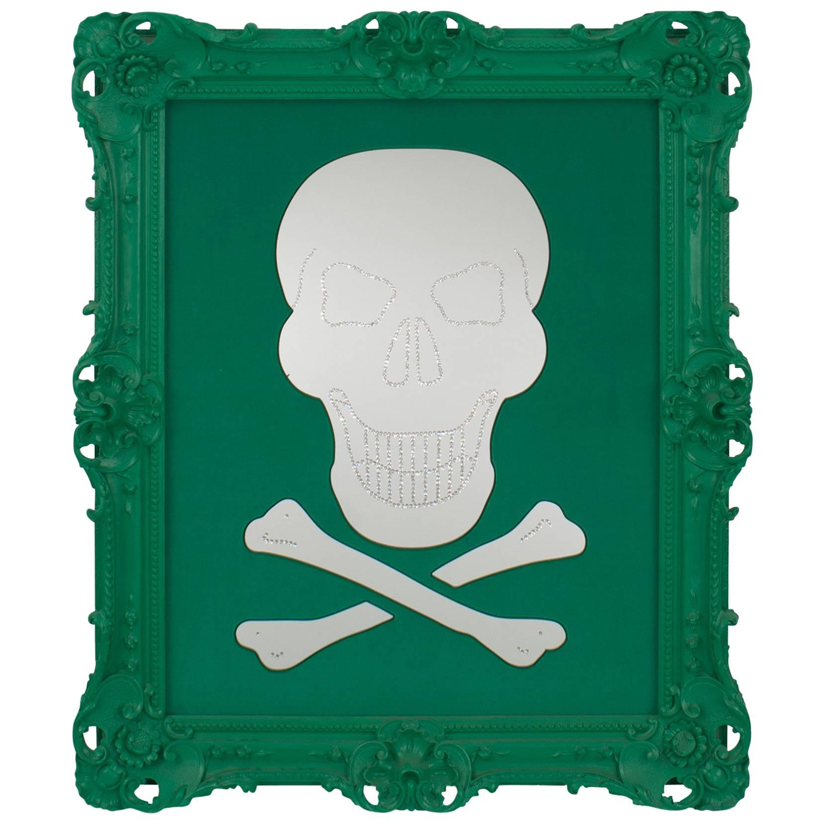 Miroir moderne de Geoffrey Bradfield à cadre en filigrane vert avec crâne et os croisés