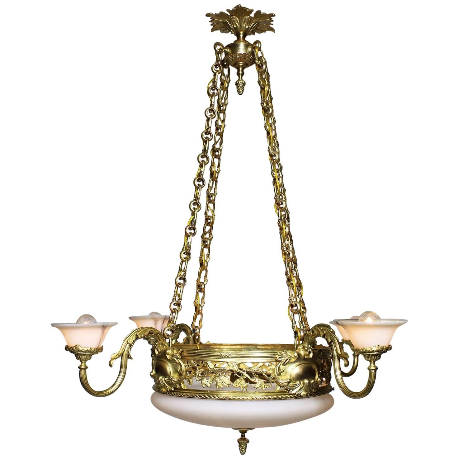 Lustre de Style Néoclassique Français en Bronze Doré, Albâtre et Verre Opalin 