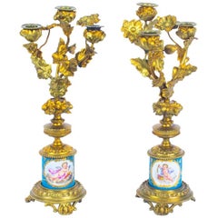 Paire de chandeliers anciens en porcelaine bleu céleste et bronze doré de Sèvres, 19e siècle