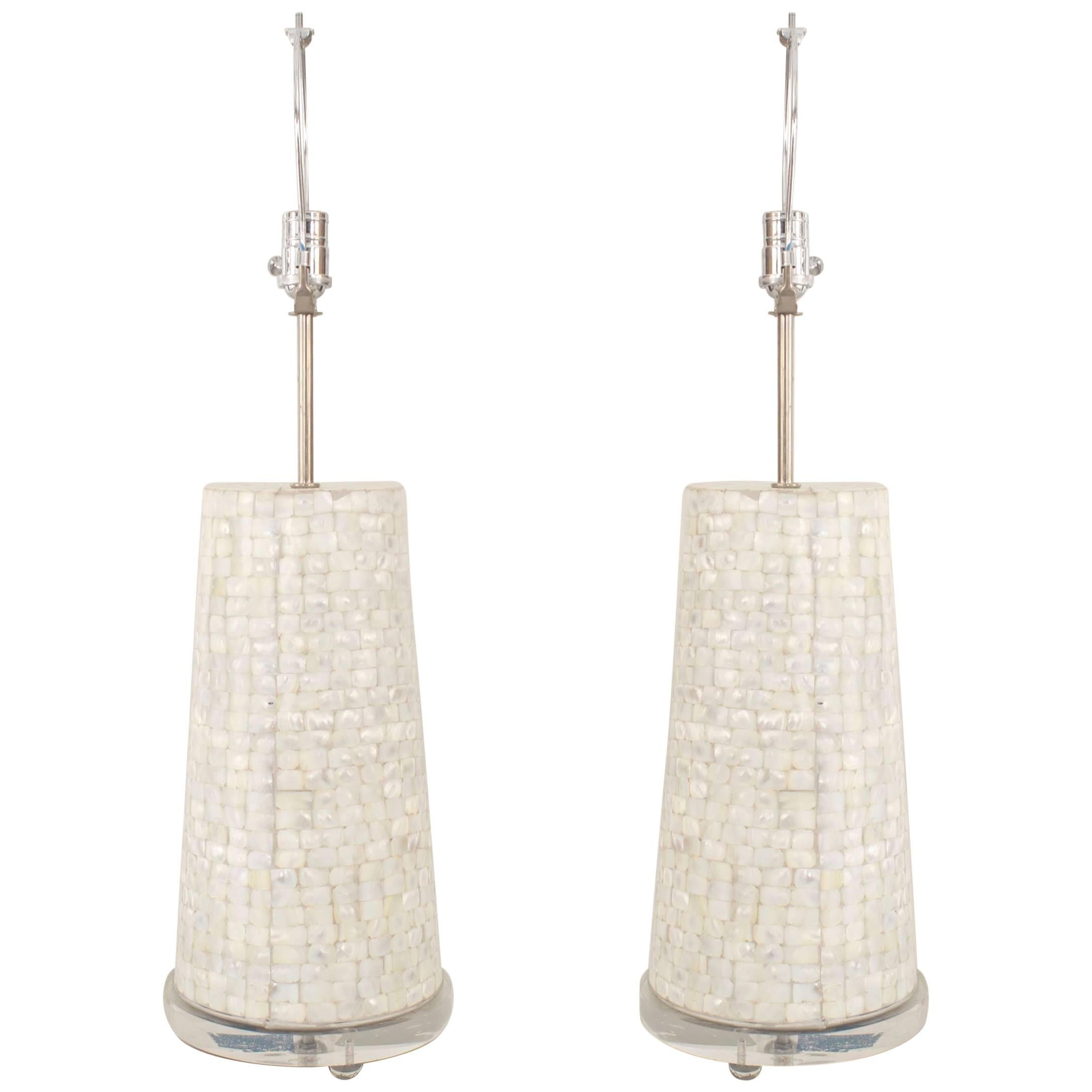 Pair of American Mid-Century Shell and Lucite Table Lamps For Sale