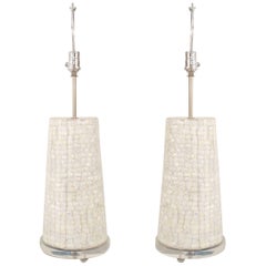 Coppia di lampade da tavolo in conchiglia e lucite della metà del secolo scorso