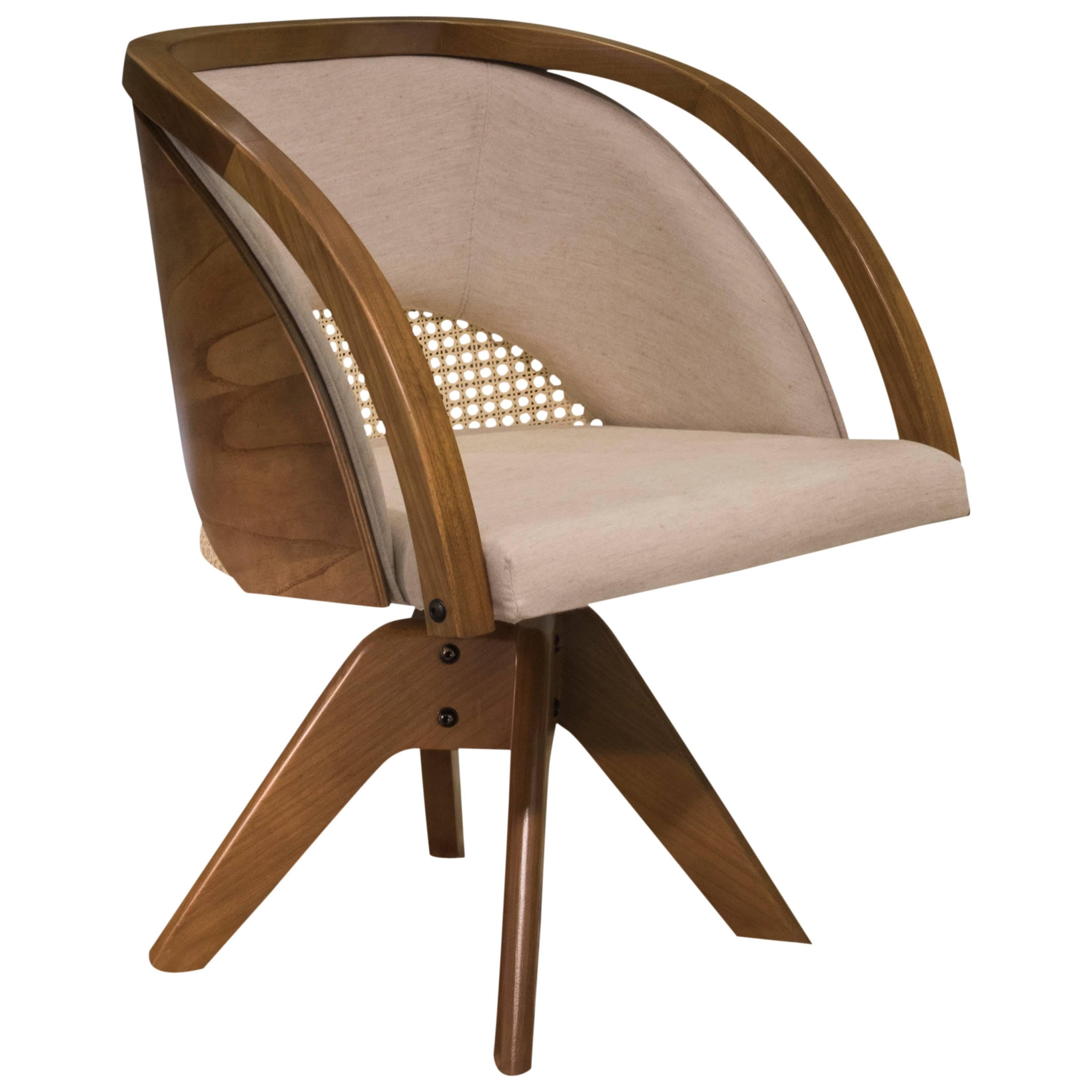 Flor Armchair w/ Natural Straw, Contemporary, Rotating Wooden Brazilian Feet For Sale