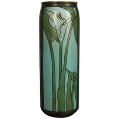 Kunst & Kunsthandwerk Newcomb School Handbemalte und vergoldete stilisierte Calla Lily Vase