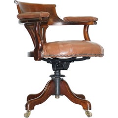 Chaise de bureau victorienne en cuir brun pour capitaine:: avec cadre pivotant original