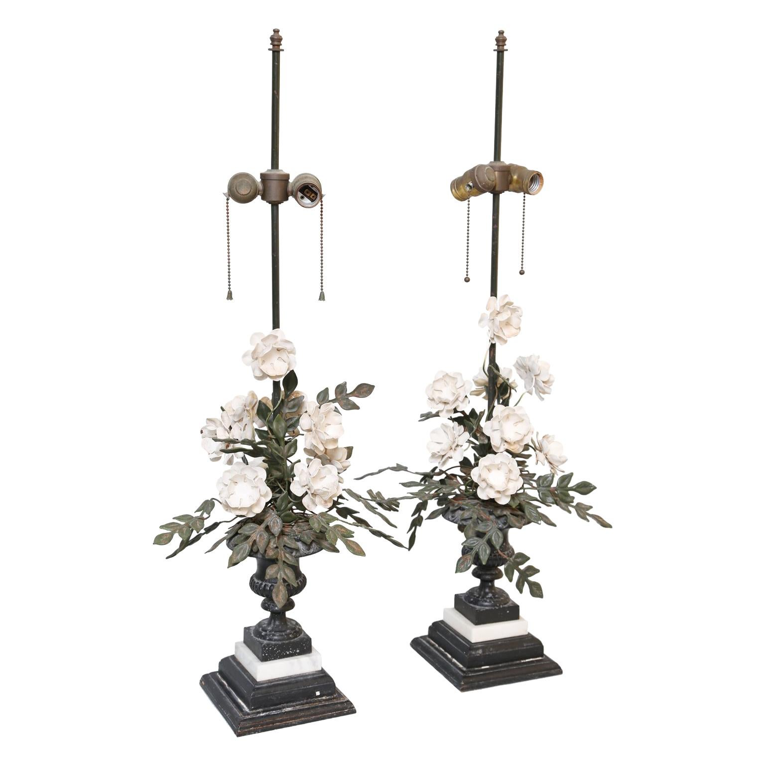 Zwei italienische florale Lampen aus Zinn des frühen 20. Jahrhunderts