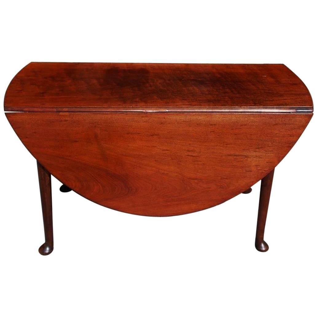 English Queen Anne Walnut Oval Drop-Leaf Table with Pad Feet, Circa 1740 For Sale