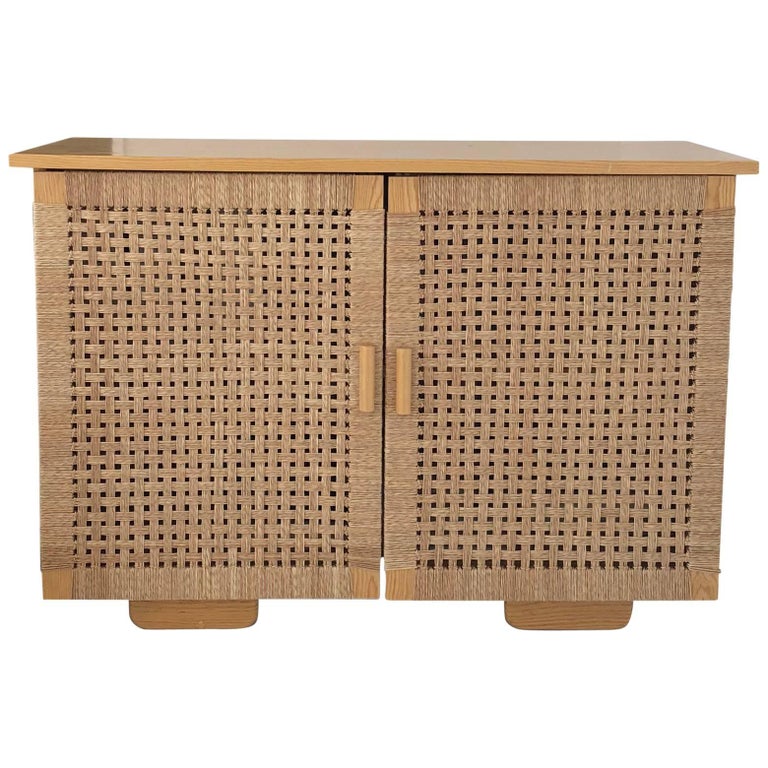 Anrichte aus massivem Holz und geflochtenen Türen von Michael van Beuren, Mid-Century 1