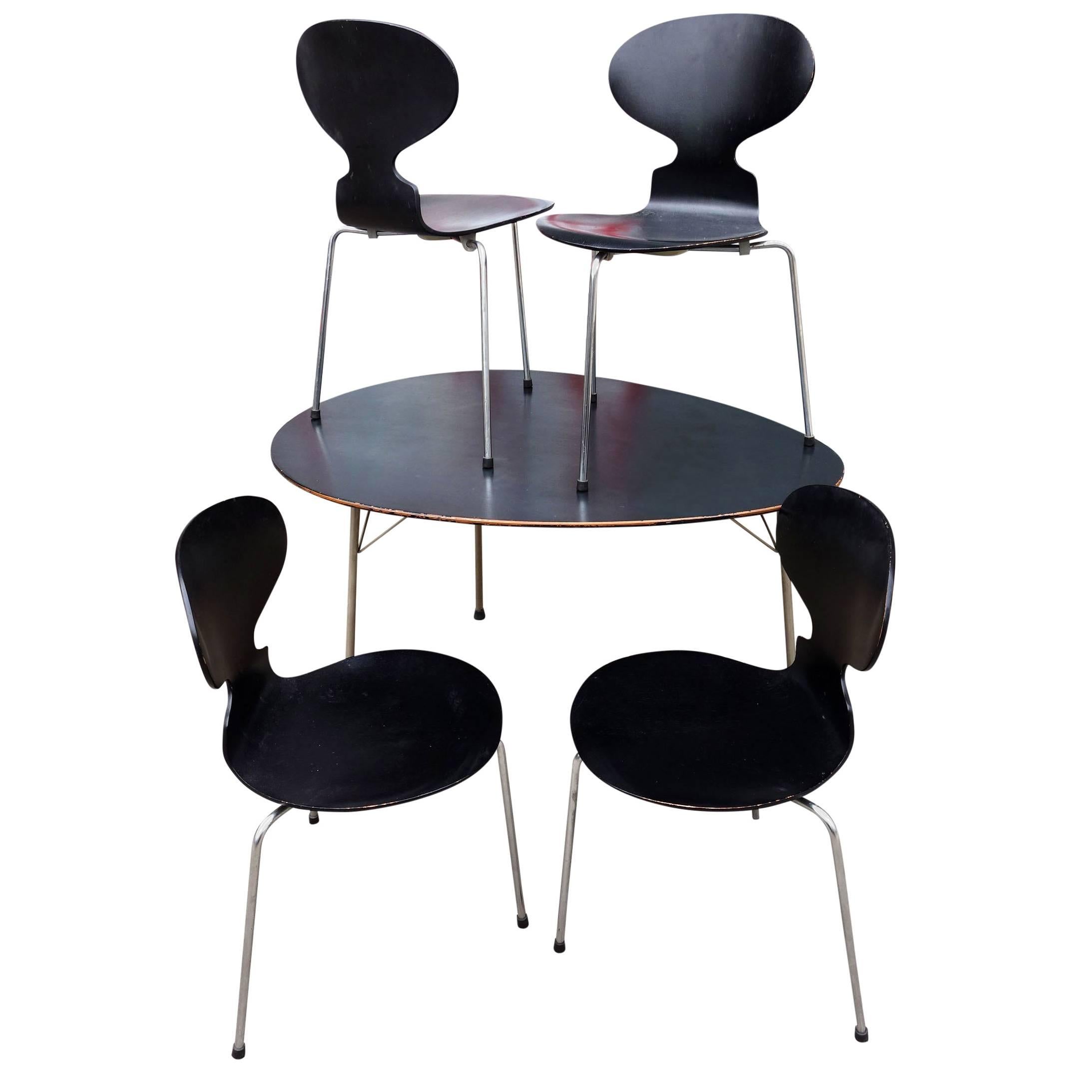 Arne Jacobsen Set aus Ei-Tisch und Ameisenstuhl aus der Mitte des Jahrhunderts