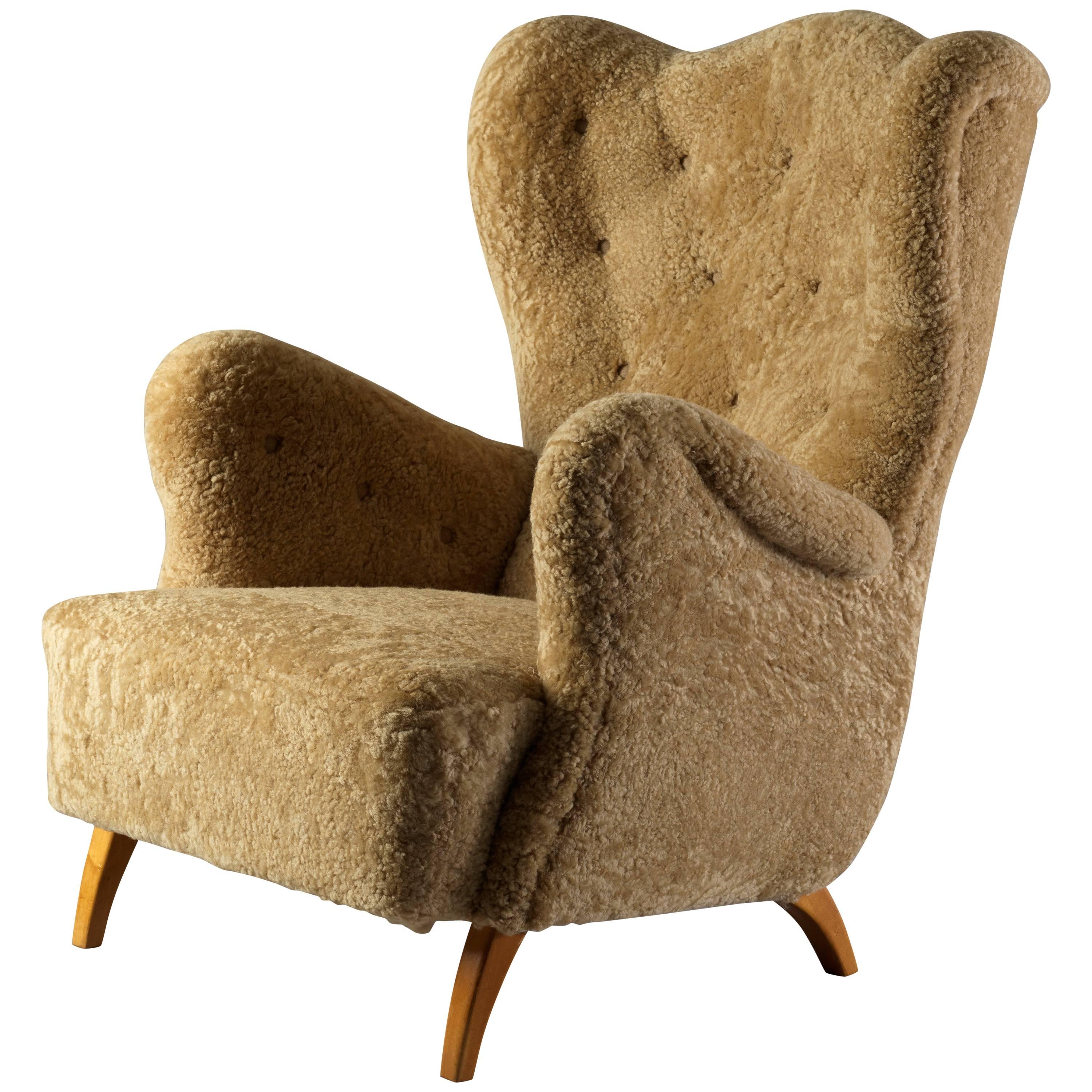 Scandinavian Organic Modernist Lounge Chair, Beige Lambskin, Oak Legs, 1940s