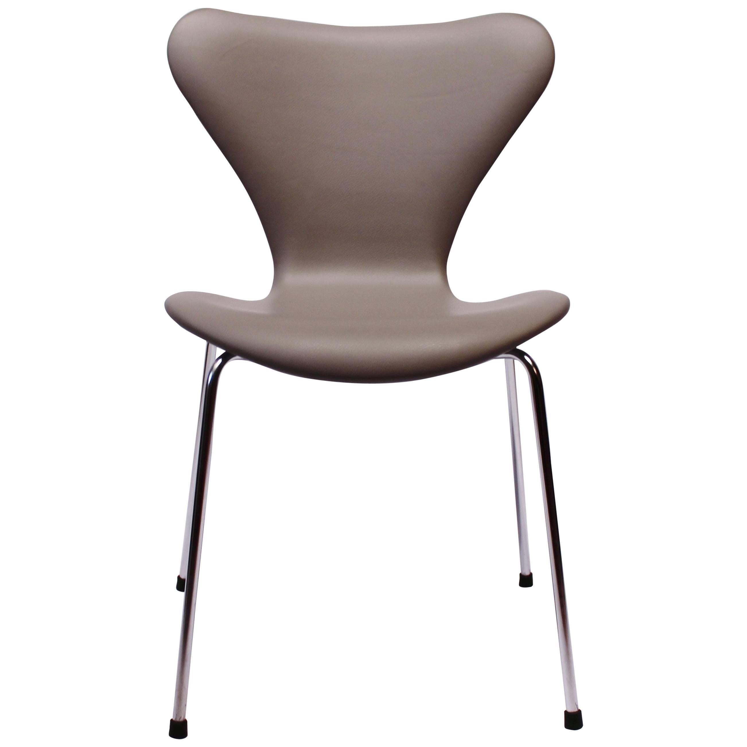 Seven Chair, Model 3107, in Grey Leather by Arne Jacobsen and Fritz Hansen, 1980