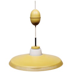 Pendentif modèle P415 peint en jaune par Bent Karlby pour Lyfa des années 1960