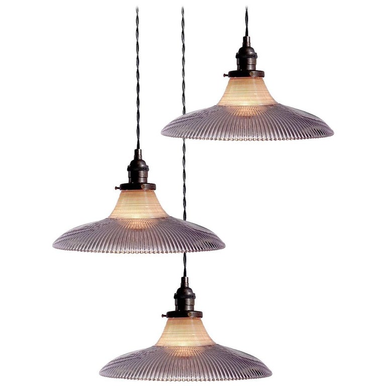 Lampe à suspension en verre cannelé de Holophane - En vente sur