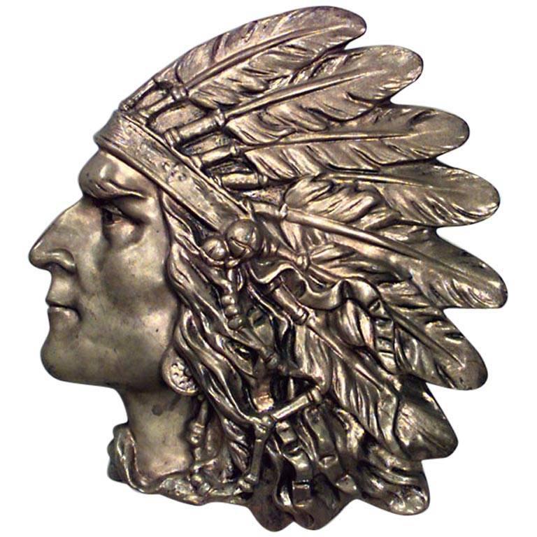 Amerikanische Bronze-Wandtafel mit indischem Kopf