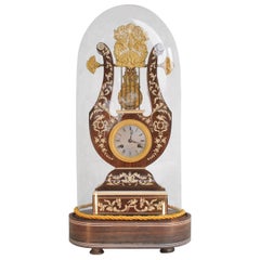 Horloge en bois de rose français, en forme de lyre