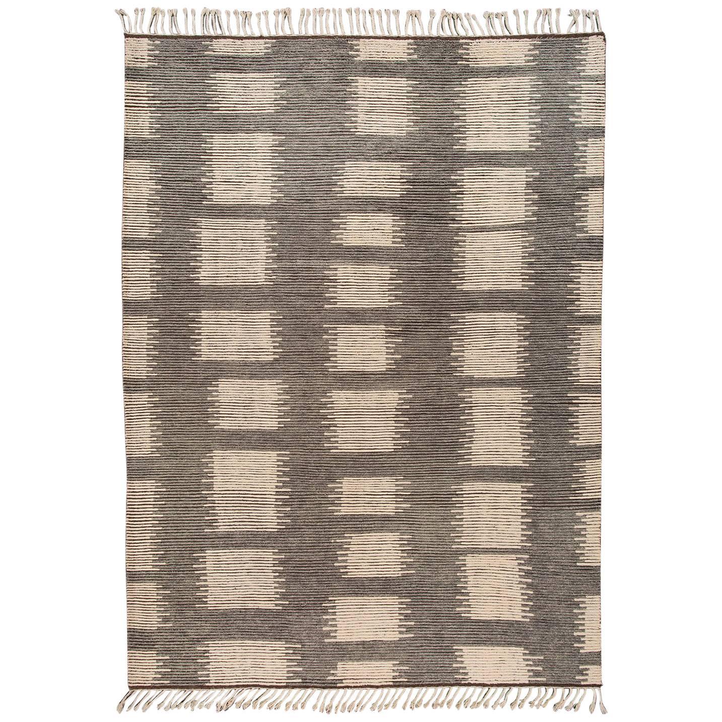 21st Century Gray Geometric Moroccan-Style Carpet For Sale