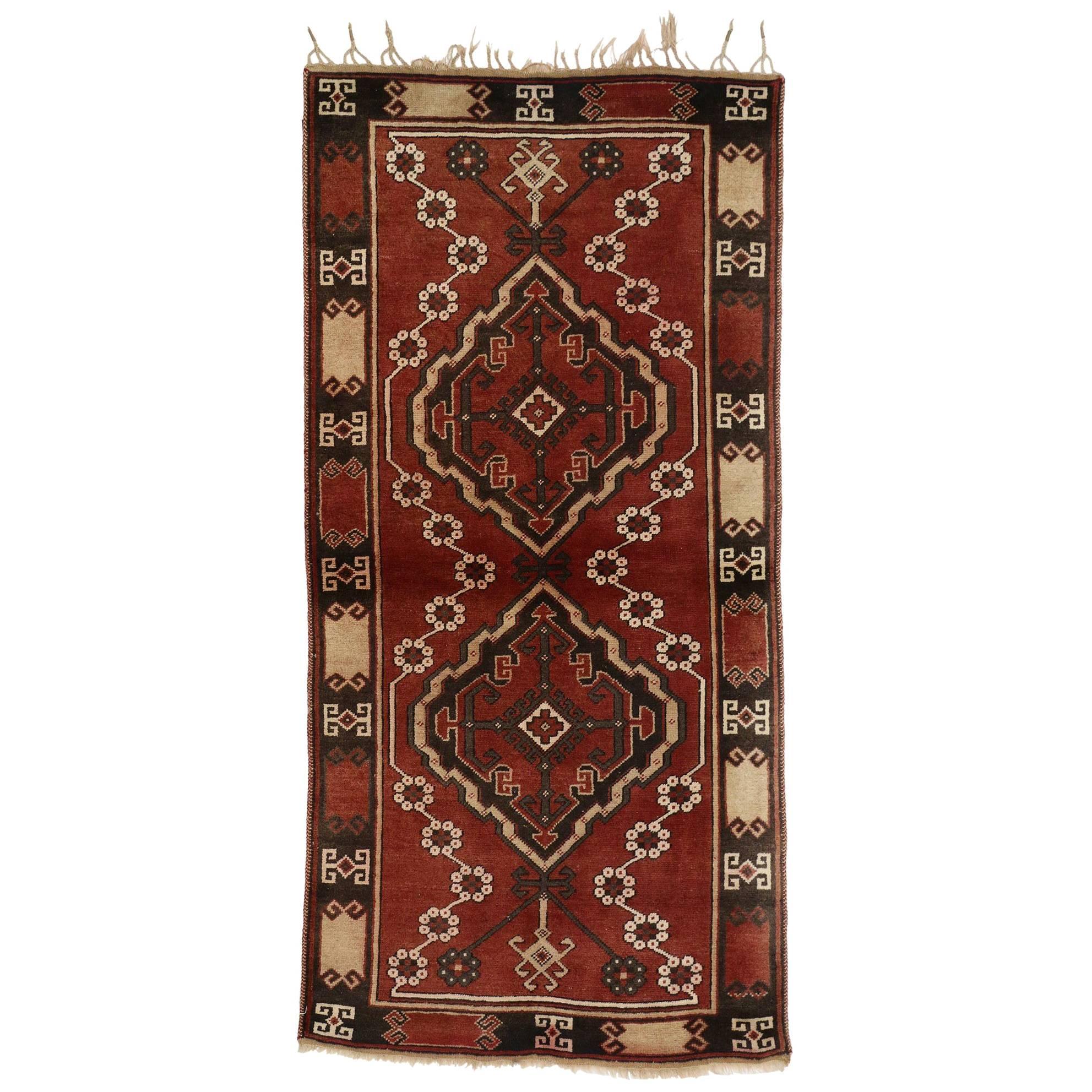 Tapis turc vintage d'appoint Oushak avec motif tribal