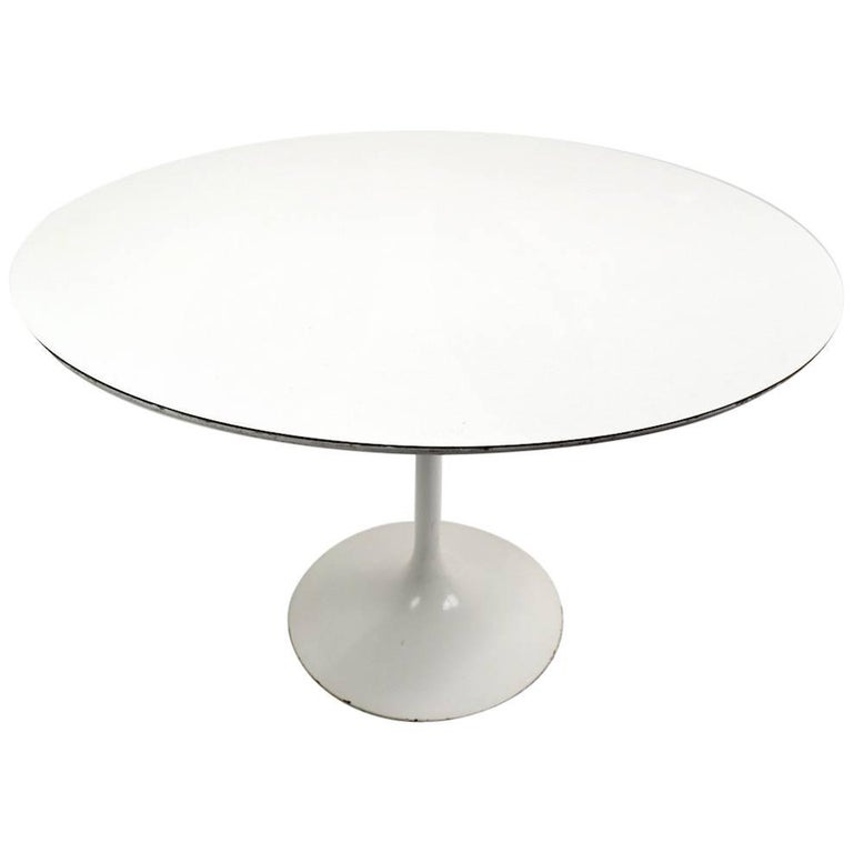 Saarinen for Knoll Pedestal Dining Table For Sale at 1stDibs