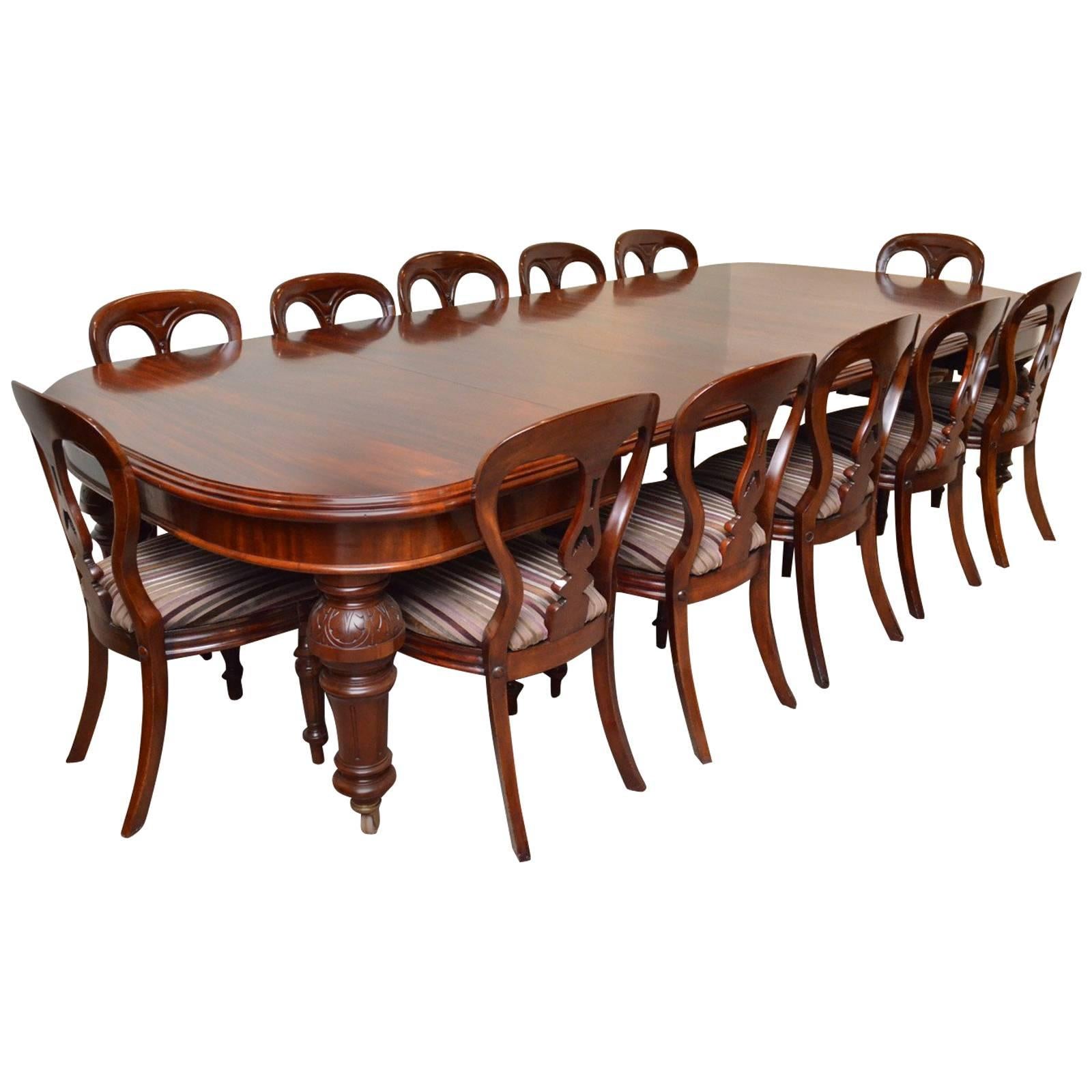 Fine Quality Victorian Mahogany Extending Dining Table