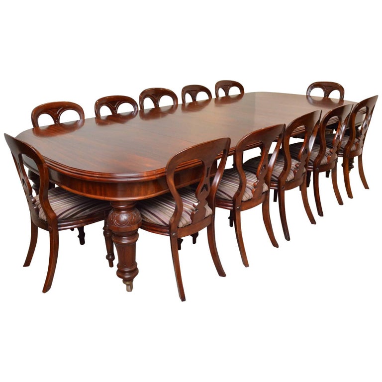 Fine Quality Victorian Mahogany Extending Dining Table at 1stDibs