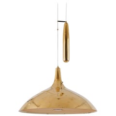 Lampe à suspension à contrepoids en laiton Paavo Tynell A1965:: Taito Oy:: Finlande:: années 1950