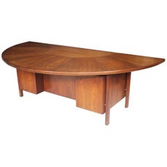 Spektakulärer Mid-Century Modern Nussbaum Schreibtisch mit Sunburst Demilune Top