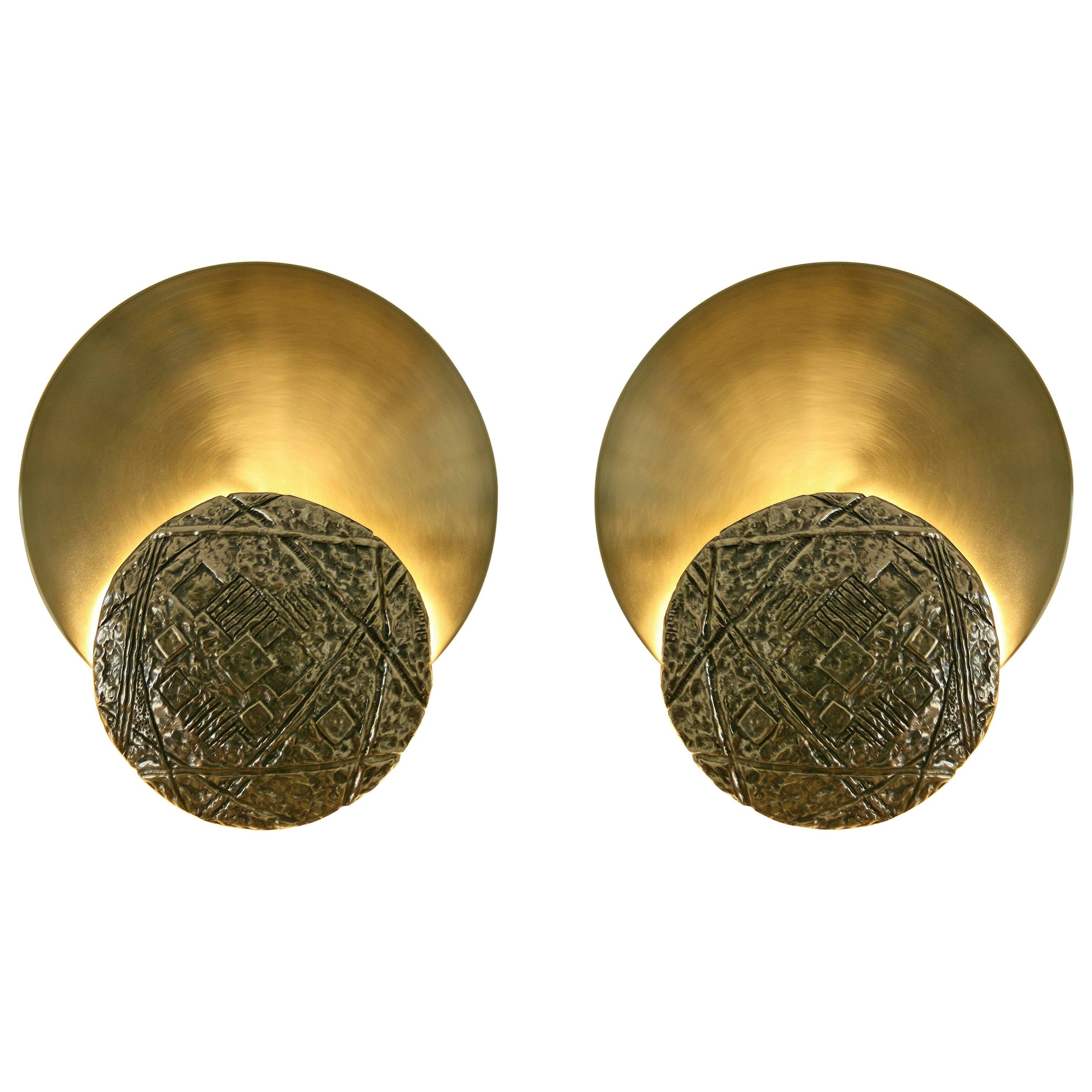 Pair of "Gong" Applique, Brass Casting and Satin Brass, Esperia, Italy, 2016 For Sale