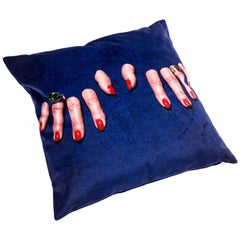 Cuscino in poliestere Seletti di "Toiletpaper", Fingers