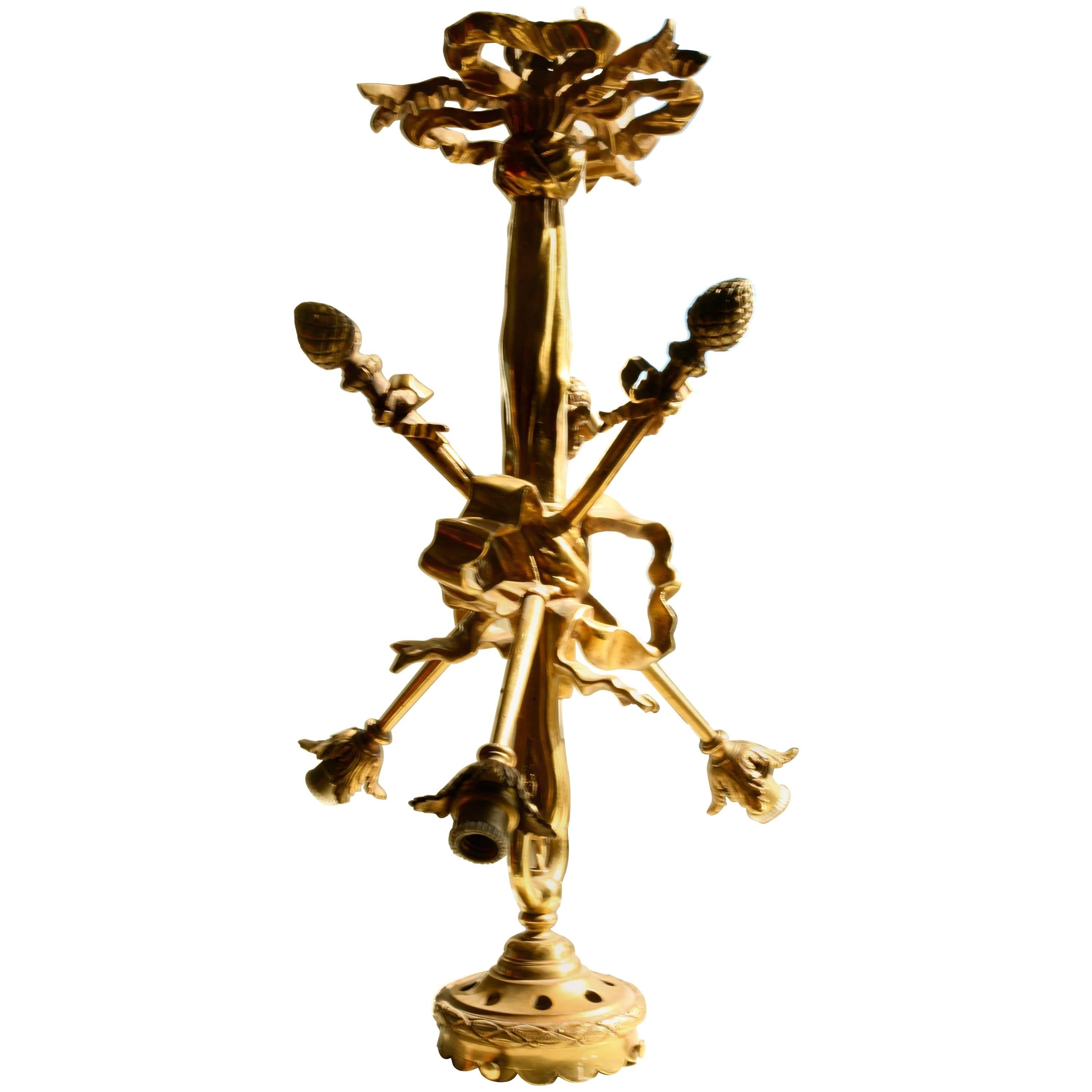 Lustre français du XIXe siècle en bronze doré de style Louis XVI