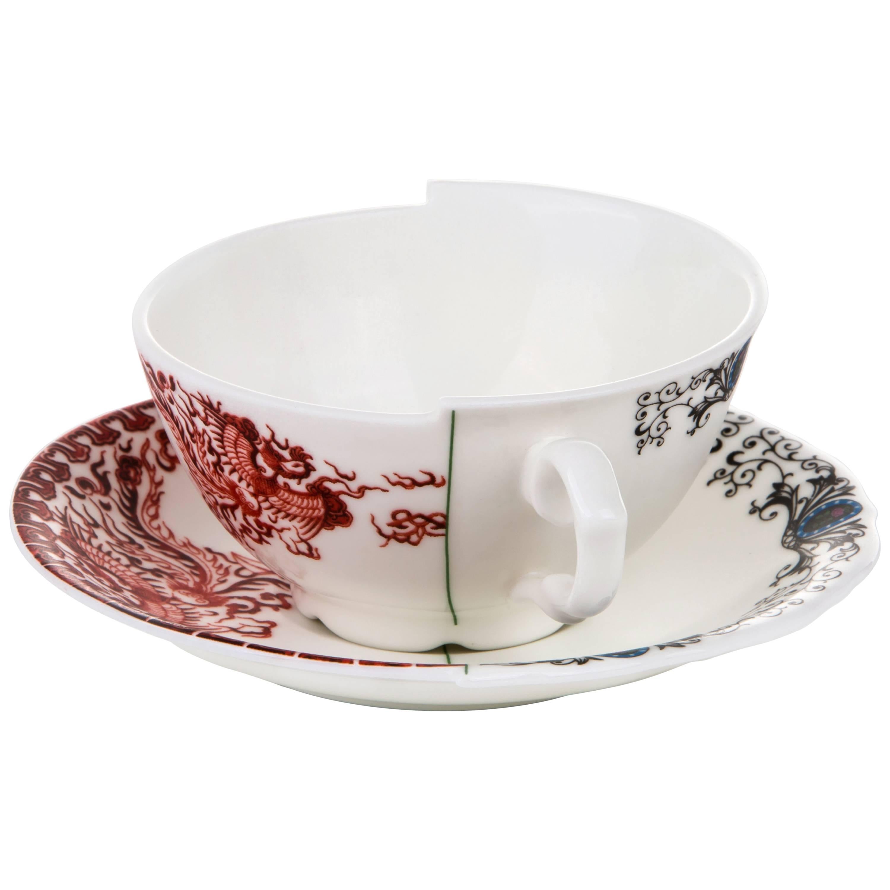 Teekanne ""Hybrid-Zora" von Seletti mit Untertasse aus Porzellan