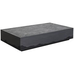 Table basse Ridge, ciment noir et silicate noire de Fernando Mastrangelo